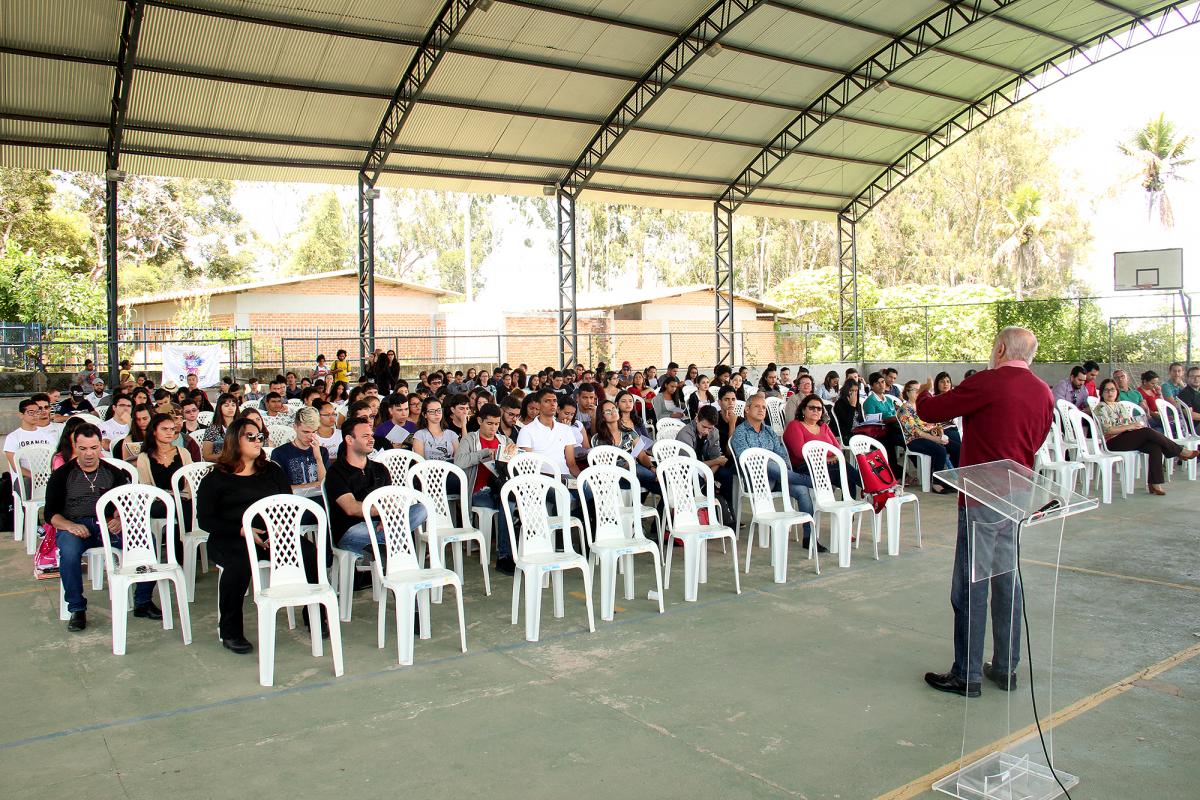 Estudantes durante a aula inaugural da Unidade de Garanhuns