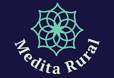 logo Medita Rural com nome branco e mandala azul piscina